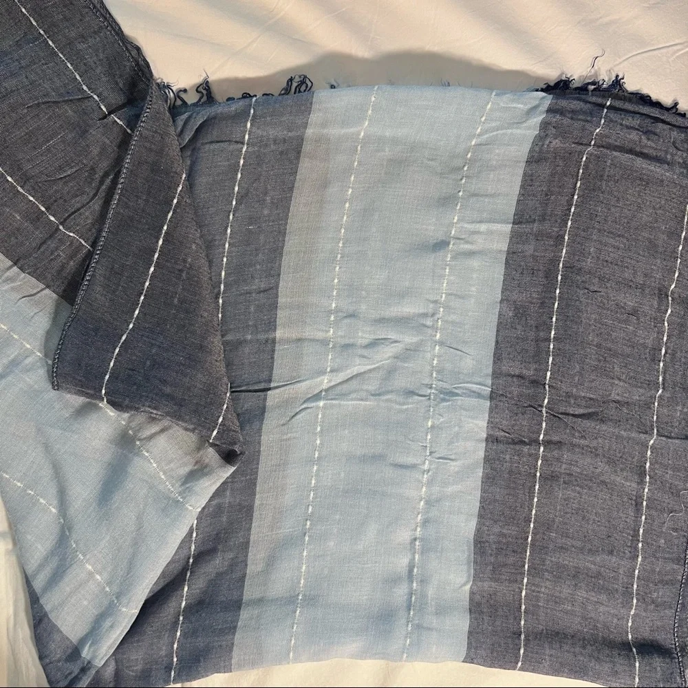 Rectangular striped blue scarf - Picture 2 of 3